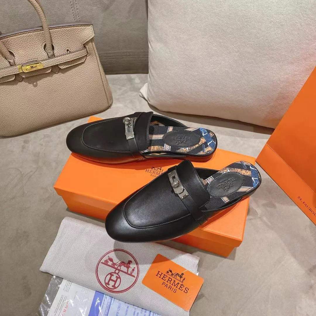 👟👟Ex-factory price 440👟👟Hermes/Hermes new kelly buckle sandal mule shoes for women flat toe lazy shoes and half slippers😄😄😄 Fabric: calfskin lining: sheepskin lining/3D floral cloth🌸🌸🌸 Code number: 35 36 37 38 39 40 41 Color: Black White Brown Outsole: Anti-leather pattern rubber outsole